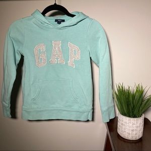 🪴3/$15 Gap light blue, heather grey girls size M